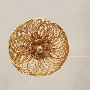 Gold tone wire brooch 2" round unsigned